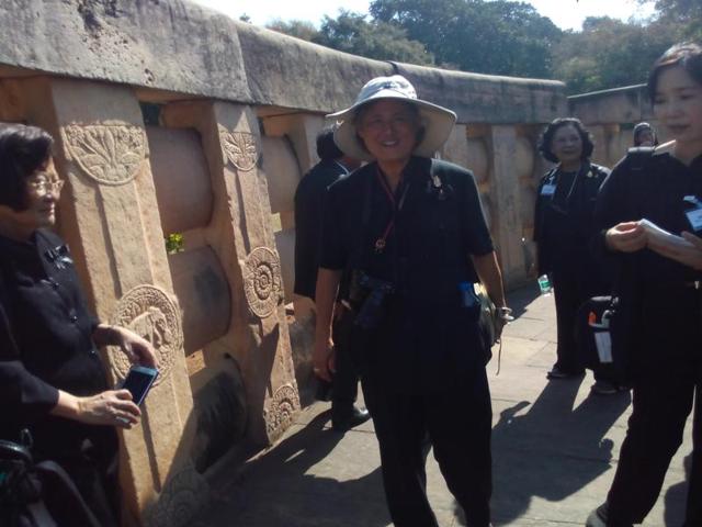 Princess Maha Chakri Sirindhorn of Thailand praying at Chetiyagiri Vihara near the Sanchi Stupa on Tuesday.(HT photo) Princess Maha Chakri Sirindhorn of Thailand praying at Chetiyagiri Vihara near the Sanchi Stupa on Tuesday.(HT photo)