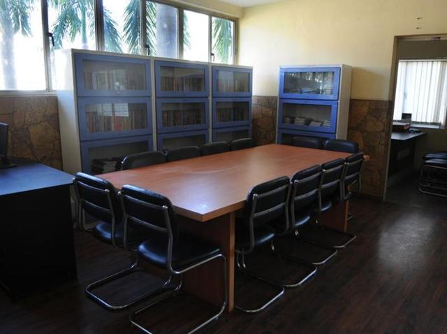 These libraries were set up in the community centres of DLF City 1, 2 and 3. Gurgaon is a city that does not have too much to claim when it comes to reading spaces. (Parveen Kumar/HT photo) These libraries were set up in the community centres of DLF City 1, 2 and 3. Gurgaon is a city that does not have too much to claim when it comes to reading spaces. (Parveen Kumar/HT photo)