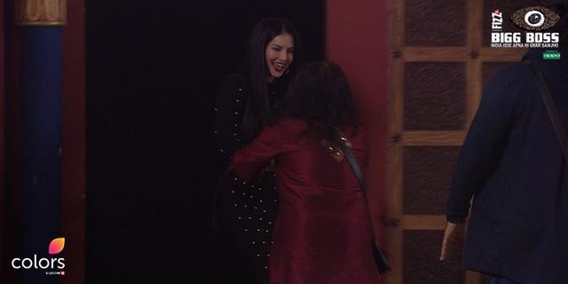 2. Guru ji gets handsy with Sunny (COLORS)