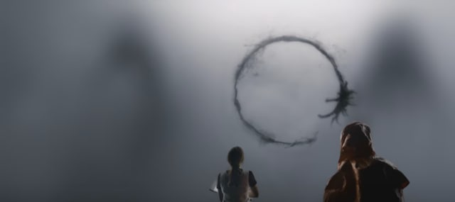 Amy Adams communicates with the aliens.