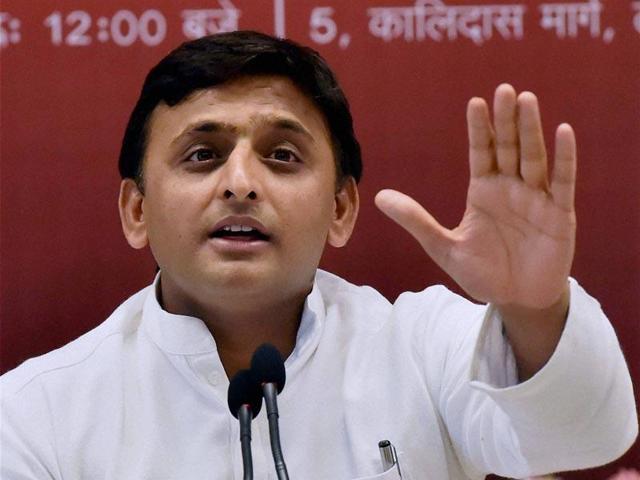 Akhilesh had opposed the merger of the gangster-turned-politician Mukhtar Ansari’s QED with the SP earlier this year. Ansari, an MLA, is in jail in Agra in connection with the alleged murder of BJP legislator Krishnanand Rai in 2005.(PTI) Akhilesh had opposed the merger of the gangster-turned-politician Mukhtar Ansari’s QED with the SP earlier this year. Ansari, an MLA, is in jail in Agra in connection with the alleged murder of BJP legislator Krishnanand Rai in 2005.(PTI)