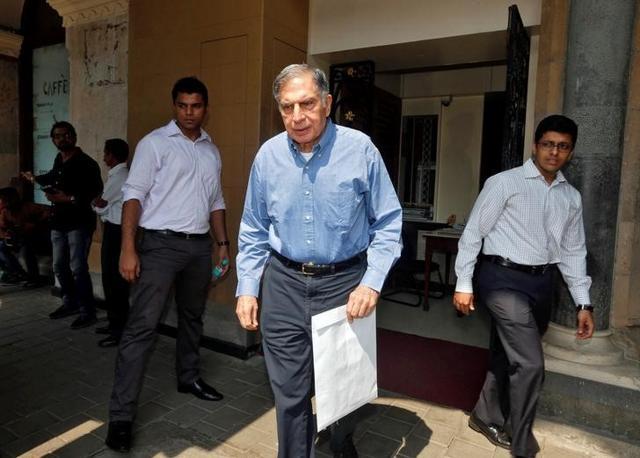 Ratan Tata, interim chairman of the Tata group, leaves his office building in Mumbai, October 27, 2016. (Reuters)