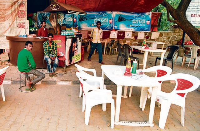 The empty Chaupal Dhaba at Qutab Institutional area. (Virendra Singh Gosain/HT PHOTO) The empty Chaupal Dhaba at Qutab Institutional area. (Virendra Singh Gosain/HT PHOTO)