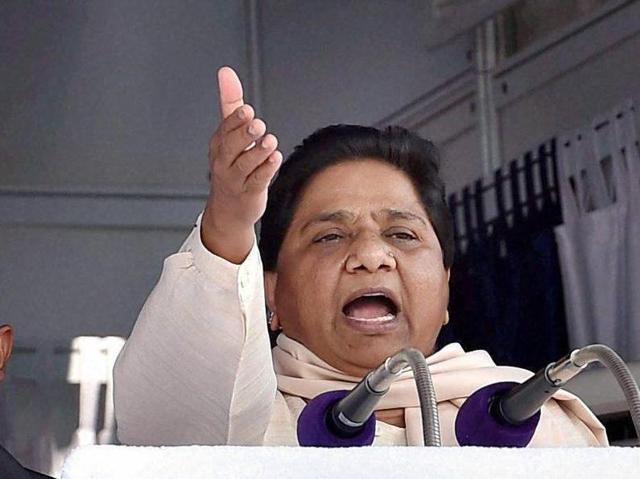 Mayawati urged President Pranab Mukherjee to issue an ultimatum to Narendra Modi to solve the problems related to demonetisation. (HT File Photo) Mayawati urged President Pranab Mukherjee to issue an ultimatum to Narendra Modi to solve the problems related to demonetisation. (HT File Photo)