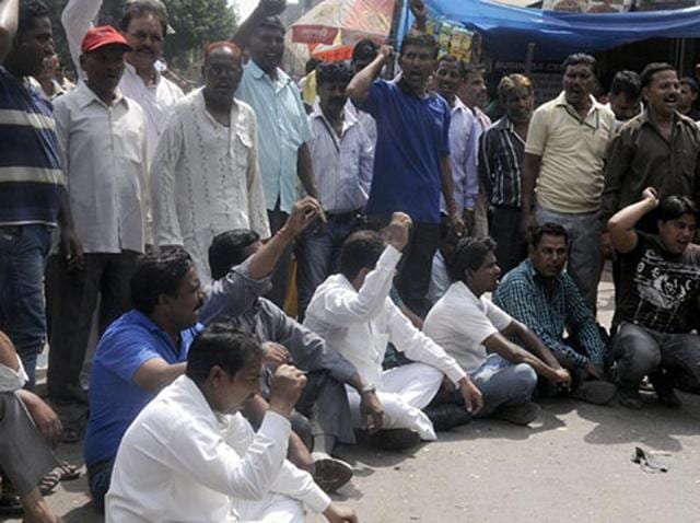 Sanitation workers of civic bodies on strike in east Delhi in July this year. North and East Delhi Municipal Corporations have decided to utilise the revenue collected as property tax and conversion charges to pay salaries to 10,000 employees.(Sonu Mehta/ HT Photo)