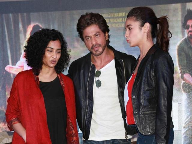 Actors Shah Rukh Khan, Alia Bhatt and filmmaker Gauri Shinde during a press conference to promote Dear Zindagi in Gurgaon. (IANS)