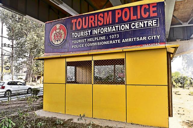 The tourist information centres near the district courts wear a deserted look in Amritsar. (Gurpreet Singh/HT photo)
