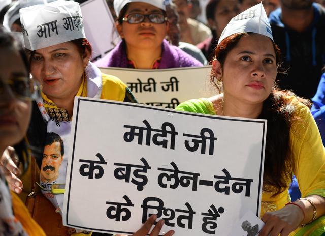 Supporters of the Aam Aadmi Party (AAP) protest against demonetisation, in New Delhi. (AFP Photo) Supporters of the Aam Aadmi Party (AAP) protest against demonetisation, in New Delhi. (AFP Photo)
