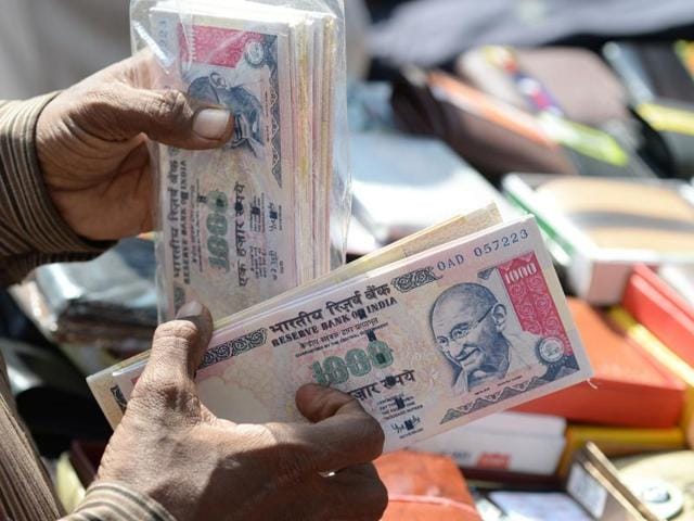 Civic agencies are making a windfall as people are to clearing longstanding tax dues with abolished 500- and 1,000-rupee notes.(AFP Photo)