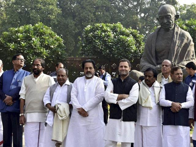 The major parties which participated in the protest are Congress, BSP, JD(U), TMC, AIADMK, NCP, Left, RJD and the Samajwadi Party. The MPs raised slogans and displayed posters against demonetisation. (PTI) The major parties which participated in the protest are Congress, BSP, JD(U), TMC, AIADMK, NCP, Left, RJD and the Samajwadi Party. The MPs raised slogans and displayed posters against demonetisation. (PTI)