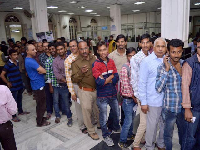The tax department has recently warned people against depositing their unaccounted old currency in someone else’s bank account.(PTI) The tax department has recently warned people against depositing their unaccounted old currency in someone else’s bank account.(PTI)