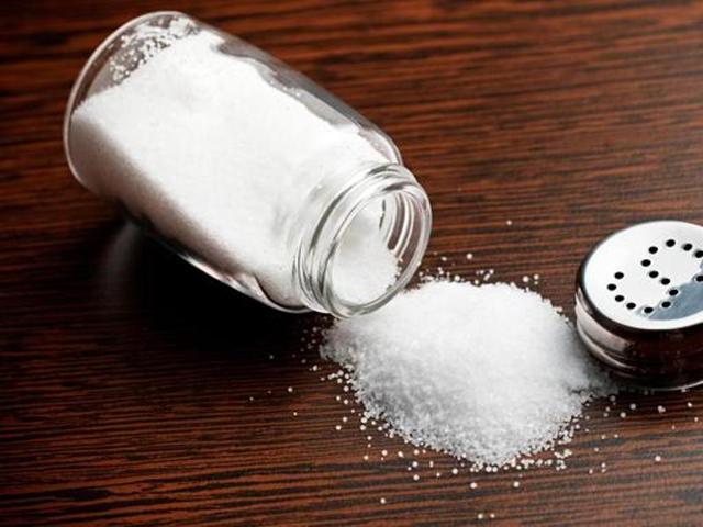 Cut down on salt and protein if you want to get rid of sleepiness after meals.(Alamy)