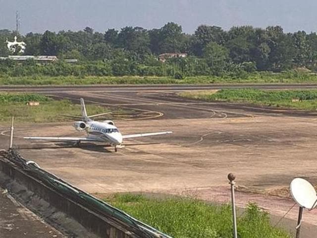 The chartered flight with the cash from Haryana’s Hisar landed at Dimapur airport on Tuesday morning. (HT Photo ) The chartered flight with the cash from Haryana’s Hisar landed at Dimapur airport on Tuesday morning. (HT Photo )