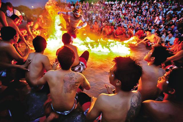 The Balinese Kecak and Fire dance at the Uluwatu Temple (Shutterstock)