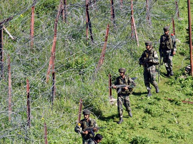 Indian army soldiers hold positions near the Line of Control in Nowshera sector, about 145 km from Jammu, in October 2016.(Nitin Kanotra / HT File Photo) Indian army soldiers hold positions near the Line of Control in Nowshera sector, about 145 km from Jammu, in October 2016.(Nitin Kanotra / HT File Photo)