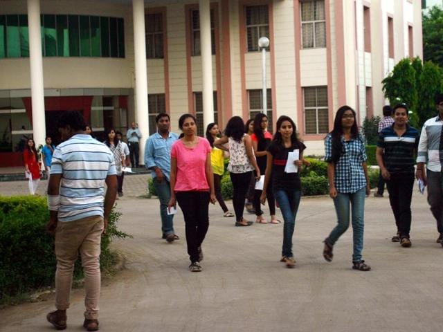 From December 30, students will have to submit fees either through e-banking or through debit card or credit card.(HT file photo)