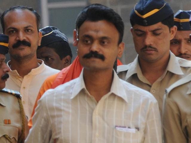 Rakesh Dhawade (centre), one of the four accused in the 2003 Parbhani blast case, who is also an accused in the 2008 Malegaon blast case, outside the MCOCA court.(HT FILE PHOTO)