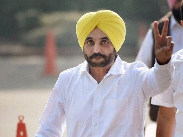New Delhi: Aam Aadmi Party MP Bhagwant Mann at Parliament house during the winter session, in New Delhi on Thursday. PTI Photo by Vijay Verma(PTI11_17_2016_000068A) (PTI) New Delhi: Aam Aadmi Party MP Bhagwant Mann at Parliament house during the winter session, in New Delhi on Thursday. PTI Photo by Vijay Verma(PTI11_17_2016_000068A) (PTI)
