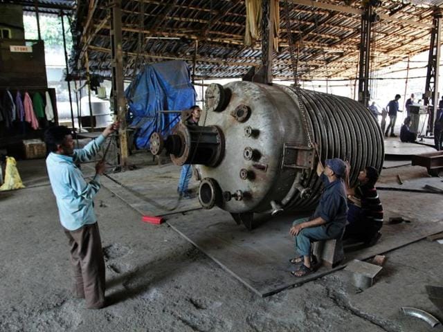 The MSME sector, which has already been hit by a slowdown in exports and costlier credit from banks, are feeling the biggest pinch of the cash squeeze.(Praful Gangurde/Hindustan Times)