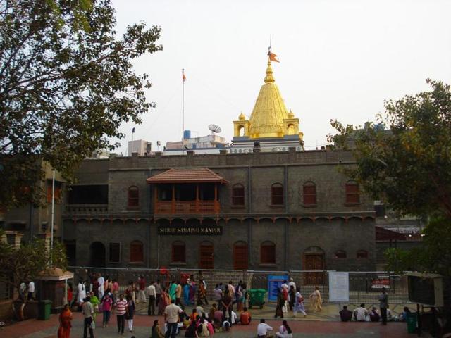 Shirdi, a town in Ahmednagar district of the state, is around 275km away from Mumbai and thousands of people flock the temple to seek blessings every year.(HT Photo) Shirdi, a town in Ahmednagar district of the state, is around 275km away from Mumbai and thousands of people flock the temple to seek blessings every year.(HT Photo)