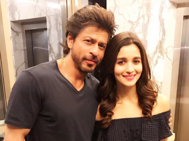 Shah Rukh Khan and Alia Bhatt gear up for the release of Dear Zindagi. Shah Rukh Khan and Alia Bhatt gear up for the release of Dear Zindagi.