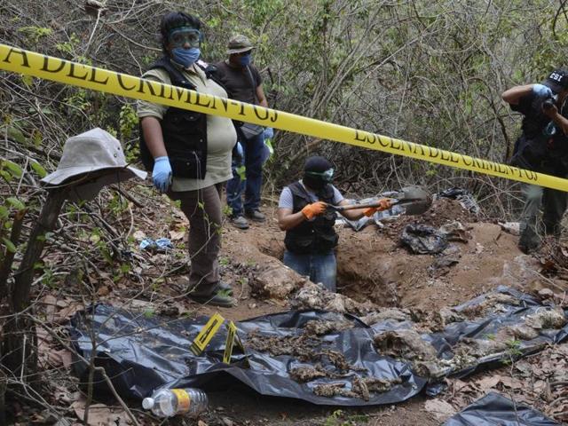 Authorities have exhumed 32 bodies and nine heads from several clandestine graves in Mexico’s violence-plagued southern state of Guerrero. (Agencies Photo) Authorities have exhumed 32 bodies and nine heads from several clandestine graves in Mexico’s violence-plagued southern state of Guerrero. (Agencies Photo)
