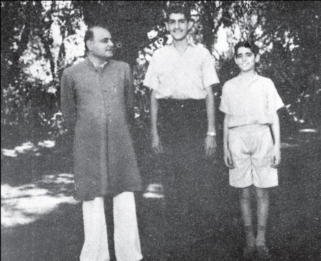 Feroze after his first heart attack together with sons Rajiv and Sanjay. (Courtesy Feroze Gandhi College, Rae Bareli)