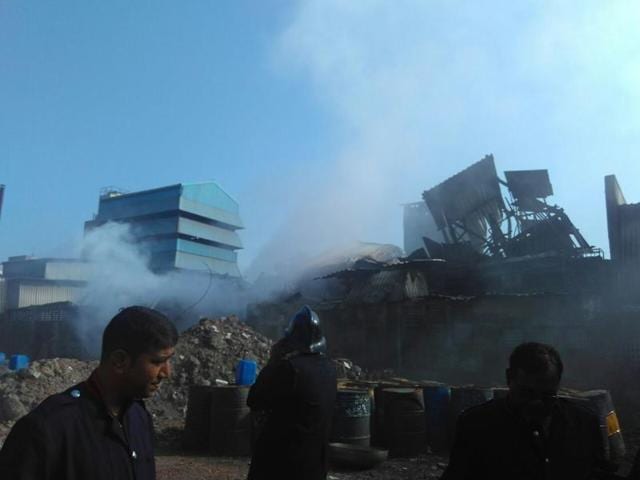 Firemen try to douse the flames at the chemical facoty in Pawane, Navi Mumbai. (Bachchan Kumar) Firemen try to douse the flames at the chemical facoty in Pawane, Navi Mumbai. (Bachchan Kumar)