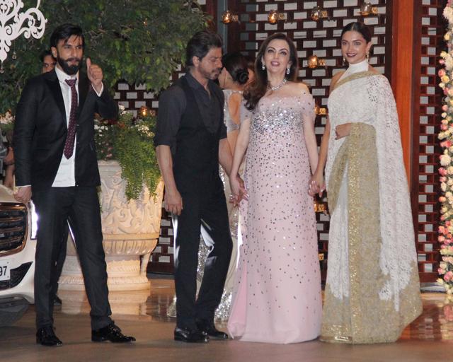 Ranveer, Shah Rukh Khan, Nita Ambani and Deepika pose for the press. (HT Photos/Yogen Shah) Ranveer, Shah Rukh Khan, Nita Ambani and Deepika pose for the press. (HT Photos/Yogen Shah)