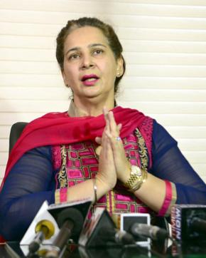 Dr Navjot Kaur Sidhu interacting with the media at her residence in Amritsar on Friday, November 25. (Sameer Sehgal/HT Photo)