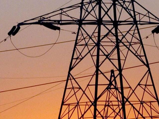 West discom officials suspect the money collected as bill payment from the ‘ghost’ connections may have been pocketed by a section of linemen or other vested interests.(File photo)