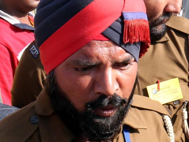 Constable Kanwaljeet Singh who deputed at the gate of the venue of Prime Minister Narendra Modi’s rally in Bathinda on Friday.(Sanjeev Kumar/HT)