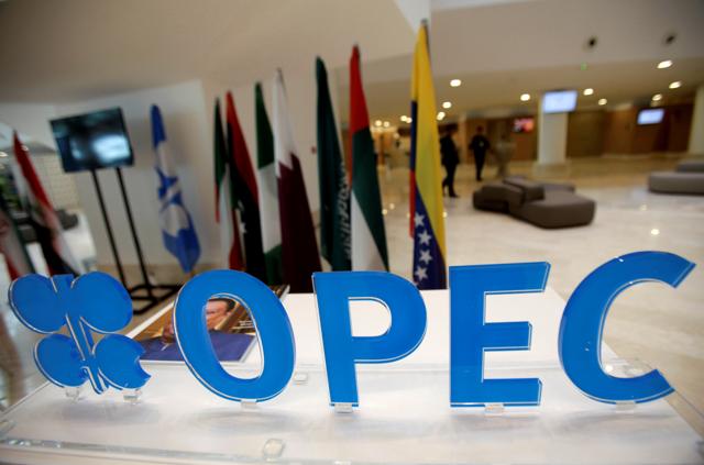 Many traders are reluctant to take big new positions ahead of a planned OPEC-led crude output cut to be decided next week. (REUTERS)
