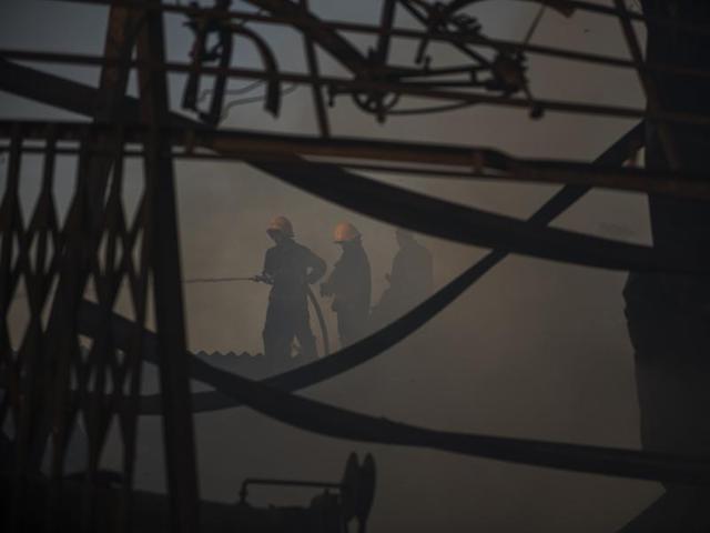 Twelve fire engines and six ambulances were rushed to the spot. (Aalok Soni/HT photo) 