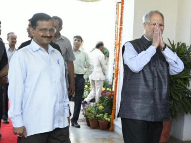 Lieutenant governor Najeeb Jung on Friday asked authorities to heavily penalise those failing to pay challans for flouting pollution norms.(Hindustan Times)