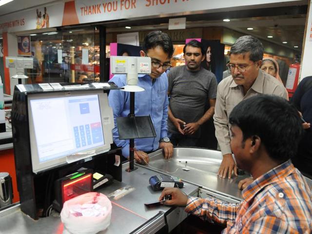 Each outlet had procured five Point of Sale (POS) machines from State Bank of India. Dedicated cash counters, for dispensing money, were set up at each outlet.(Parveen Kumar/HT Photo) Each outlet had procured five Point of Sale (POS) machines from State Bank of India. Dedicated cash counters, for dispensing money, were set up at each outlet.(Parveen Kumar/HT Photo)