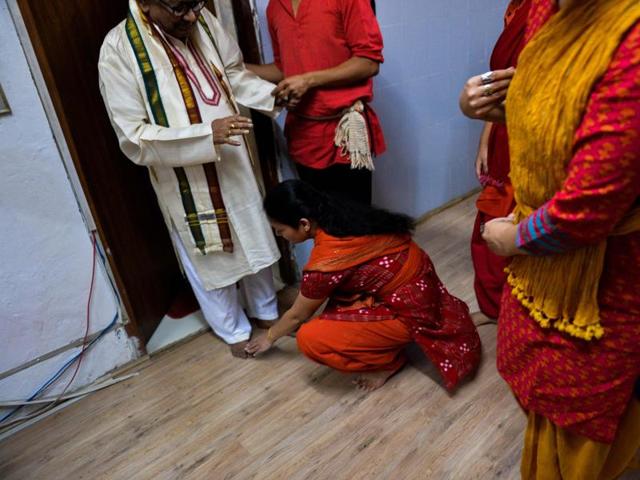 A students seek blessings of their seniors at an Odissi dance lesson inside a garage-turned-studio in New Delhi. Belonging to the Vaishnava (Vishnu) tradition, it can be adapted to traditions of Shiva, Surya and Hindu goddesses (Shakti). (AFP) A students seek blessings of their seniors at an Odissi dance lesson inside a garage-turned-studio in New Delhi. Belonging to the Vaishnava (Vishnu) tradition, it can be adapted to traditions of Shiva, Surya and Hindu goddesses (Shakti). (AFP)