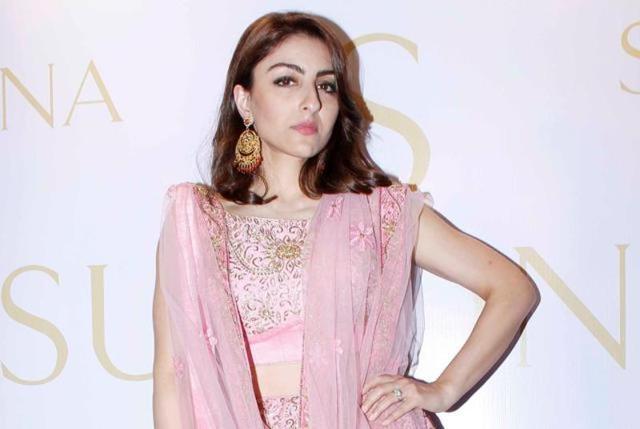 Soha Ali Khan says she likes to read books by local authors when she’s travelling to a new country. (HT Photo) Soha Ali Khan says she likes to read books by local authors when she’s travelling to a new country. (HT Photo)