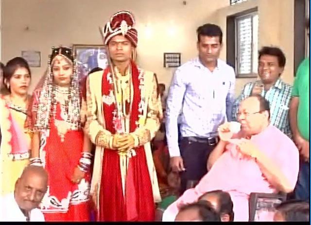 The family decided to give up plans for a grand wedding ceremony and served the guests with ‘chai and paani’ (Twitter/ANI_news) The family decided to give up plans for a grand wedding ceremony and served the guests with ‘chai and paani’ (Twitter/ANI_news)