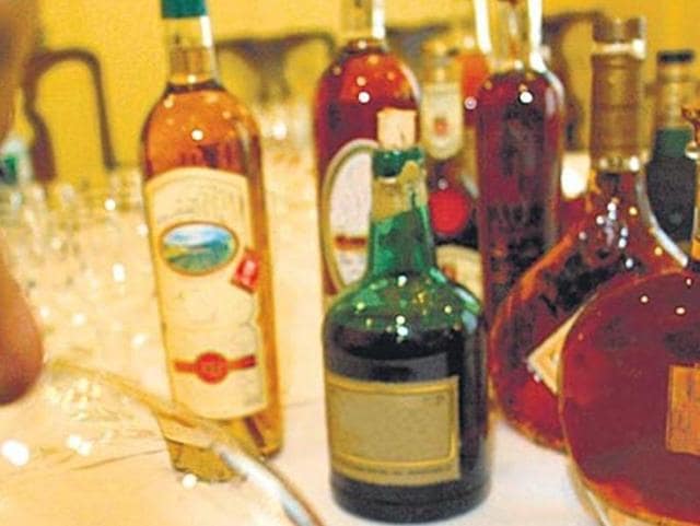 Ex-Bihar minister’s son Lakhan Nishad was arrested with 12 bottles of branded liquor, in Patna on Friday.(Representative Photo) Ex-Bihar minister’s son Lakhan Nishad was arrested with 12 bottles of branded liquor, in Patna on Friday.(Representative Photo)