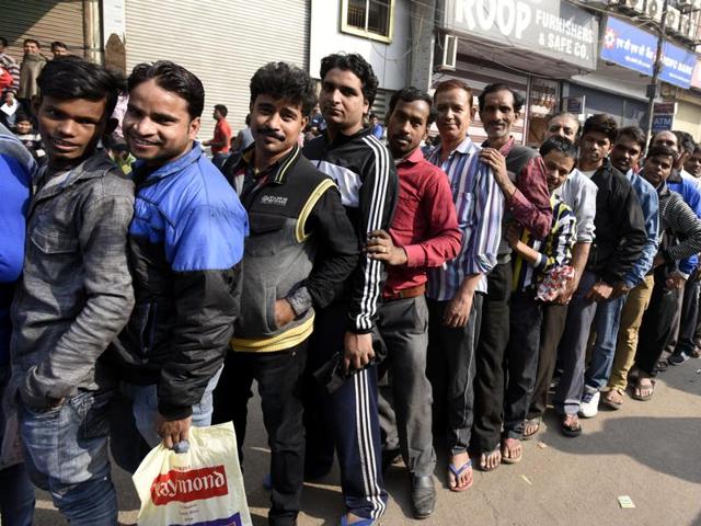 Among the people queued up at the ATMs were also those who could not withdraw on working days.(Sonu Mehta/HT PHOTO) Among the people queued up at the ATMs were also those who could not withdraw on working days.(Sonu Mehta/HT PHOTO)