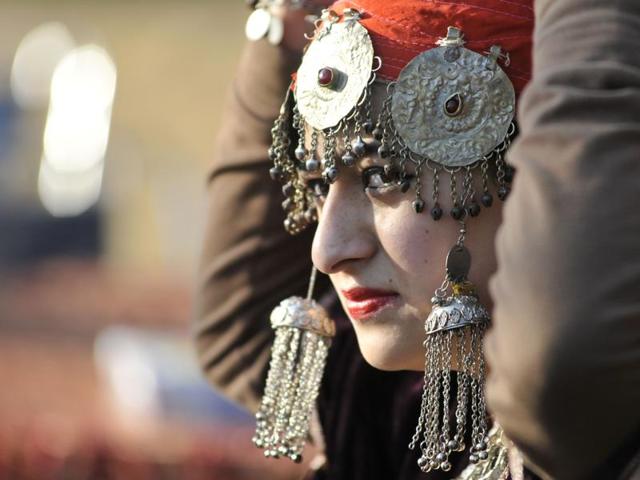 Kashmiri artist at Chandigarh Carnival-2016 at Leisure Valley, Sector-10, Chandigarh on Friday, November 25, 2016. (Karun Sharma/ Hindustan times)