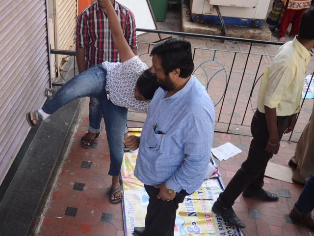 Activists from various political parties attack the playschool at Kharghar. (Bachchan Kumar) Activists from various political parties attack the playschool at Kharghar. (Bachchan Kumar)