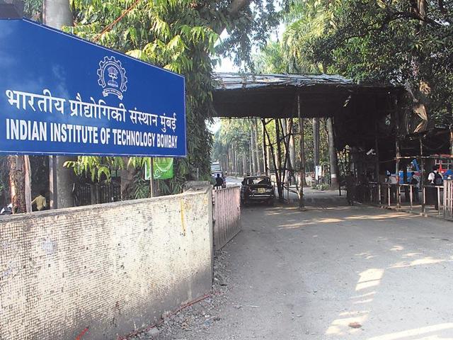 Institutions have been told that digital payment modes such as online transfer and payment through mobile wallet should be adopted, irrespective of who the payee is. (HT file photo) Institutions have been told that digital payment modes such as online transfer and payment through mobile wallet should be adopted, irrespective of who the payee is. (HT file photo)