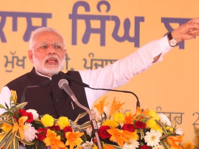 PM Modi speaking at the AIIMS foundation-laying function in Bathinda on Friday.(Sanjeev Kumar/HT Photo)