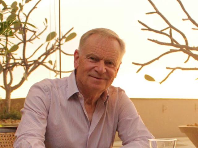 Jeffrey Archer, who greeted about 2,700 people for the launch of his latest book, says it is wonderful to be in India.(HT Photo)