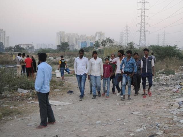 The girl was found at a garbage dump near Omaxe Mall on Sohna road in Gurgaon.(Parveen Kumar/Hindustan Times) The girl was found at a garbage dump near Omaxe Mall on Sohna road in Gurgaon.(Parveen Kumar/Hindustan Times)