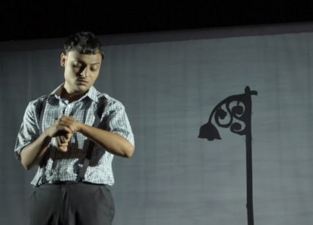 A still from the play Shadow by Kolkata-based theatre group’s Jhalapala. (HT Photo) A still from the play Shadow by Kolkata-based theatre group’s Jhalapala. (HT Photo)