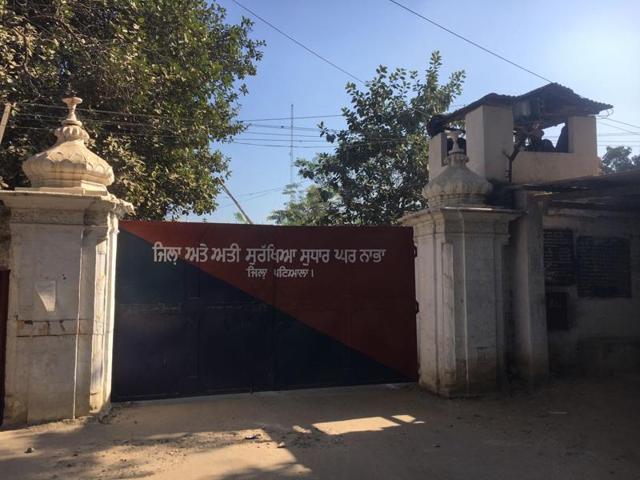 The entrance gate of the high-security Nabha jail in Patiala from where one militant and 4 other inmates escaped on Sunday.(Bharat Bhushan/HT Photo)