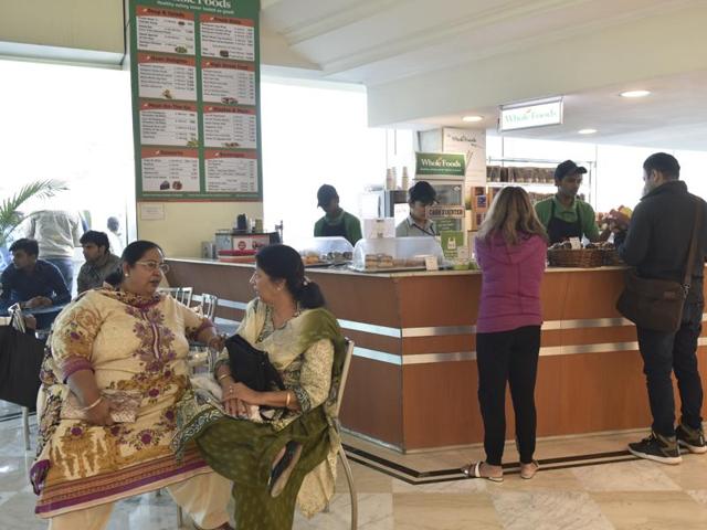 Whole Foods has healthy food outlets at offices across Delhi, including the Max Super Speciality Hospital (above).(Saumya Khandelwal/HT PHOTO)